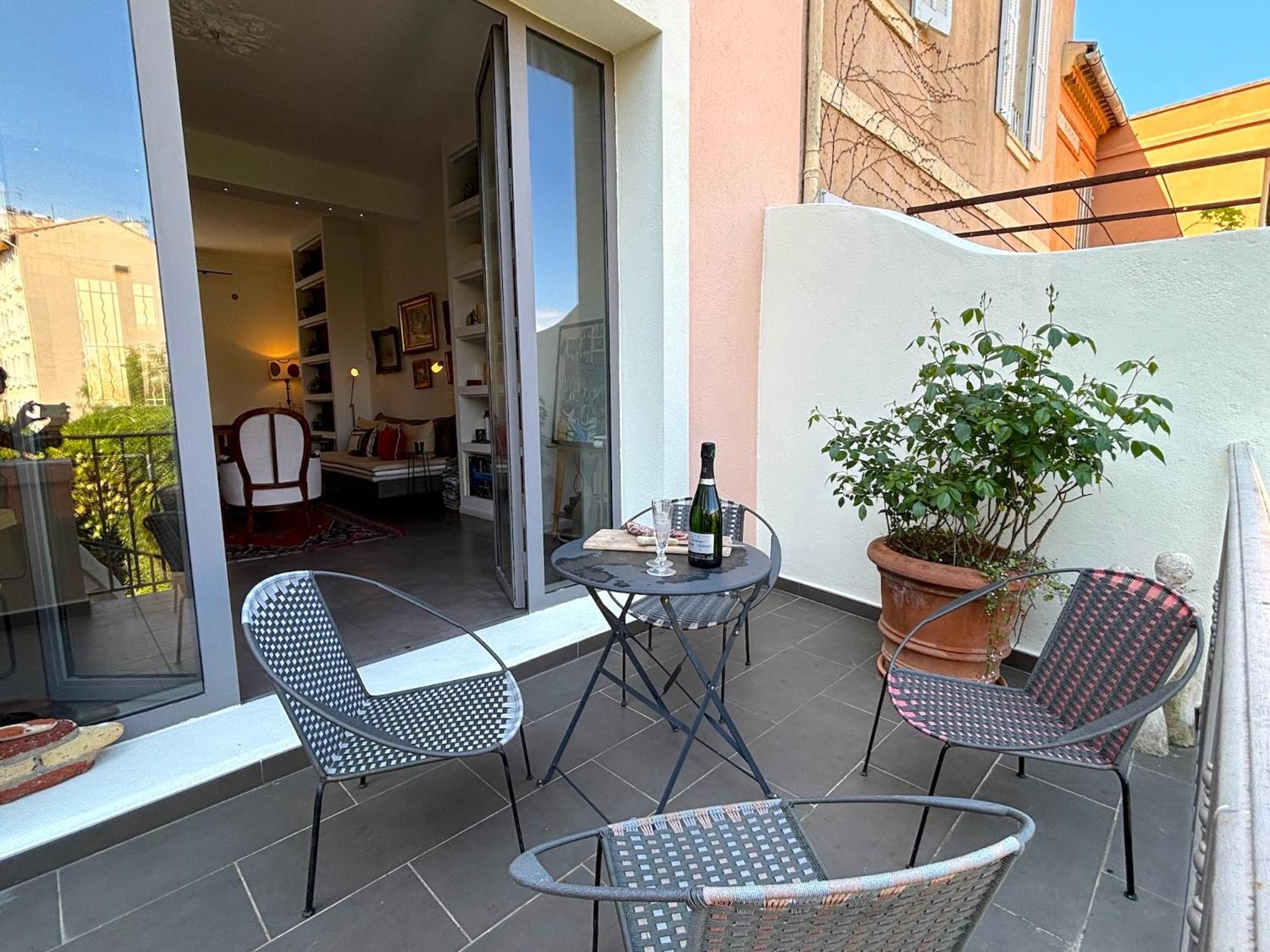Iza Toulon